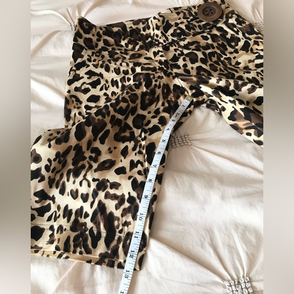Cache leopard print shorts in great condition sz 2. Stretchy. - Picture 8 of 14